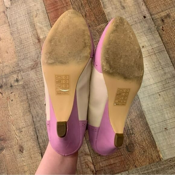 But another innocent tale Ione Wing Tip T-Strap Low Heel purple/tan shoe 7.5 - Picture 2 of 10